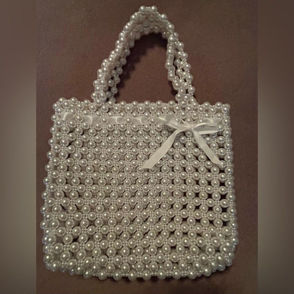 White Beaded handbag with Intricate Lattice Design NWOT